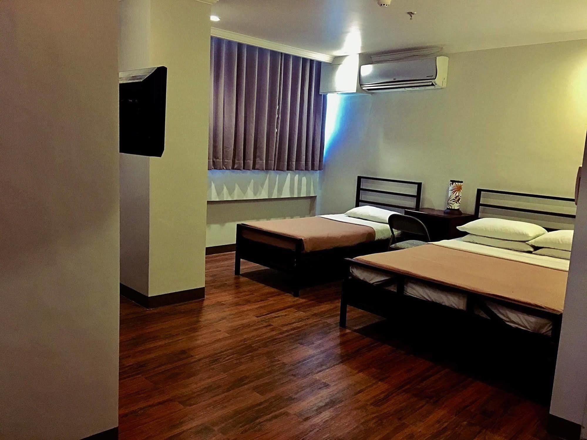 Hotel Tiffany Laoag Exterior foto